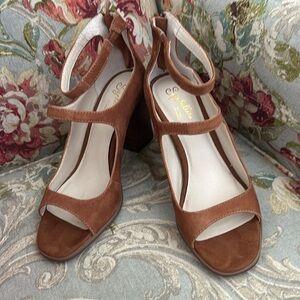 Seychelles adorable, high heel sandal with ankle strap never worn